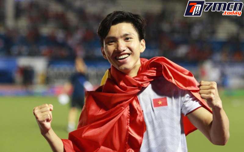 Đoàn Văn Hậu chính thức bước chân vào nghiệp bóng đá vào năm 13 tuổi Đoàn Văn Hậu chính thức bước chân vào nghiệp bóng đá vào năm 13 tuổi